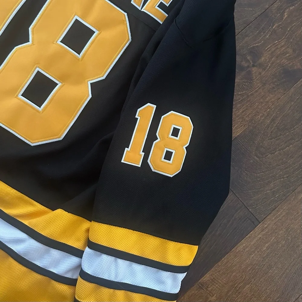 NEW Happy Gilmore Boston Black and Yellow Hockey Golf Jersey - Picture 8 of 14